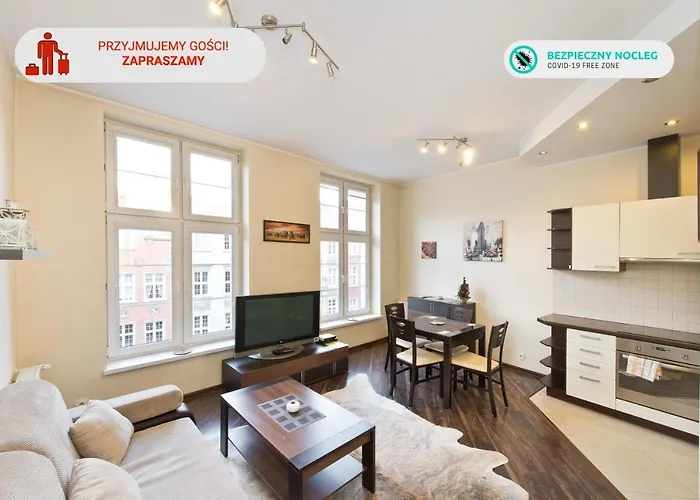 Gdanskie - - Dluga Z Widokiem Na Ratusz I Nad Motlawa *