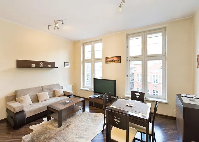 Gdanskie - - Dluga Z Widokiem Na Ratusz I Nad Motlawa *