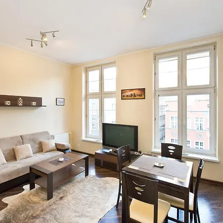 Gdanskie - - Dluga Z Widokiem Na Ratusz I Nad Motlawa *