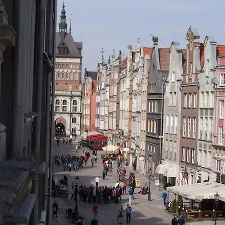 Gdanskie - - Dluga Z Widokiem Na Ratusz I Nad Motlawa