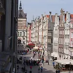 Gdanskie - - Dluga Z Widokiem Na Ratusz I Nad Motlawa