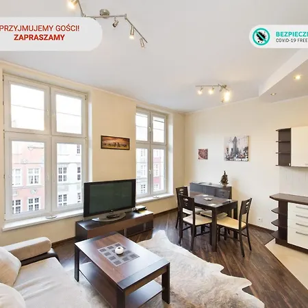 Gdanskie - - Dluga Z Widokiem Na Ratusz I Nad Motlawa *