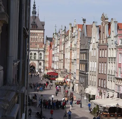 Gdanskie - - Dluga Z Widokiem Na Ratusz I Nad Motlawa